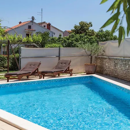 Awesome In With Outdoor Swimming Pool * Pula