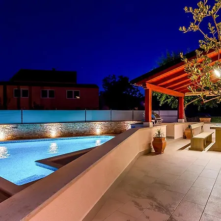 Awesome In With Outdoor Swimming Pool