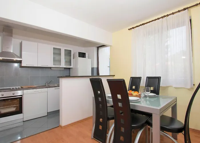 In With Wifi Nyaraló